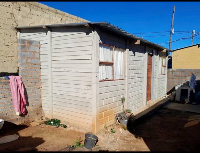 2 BEDROOM HOUSE FOR SALE IN SOL PLAATJIE